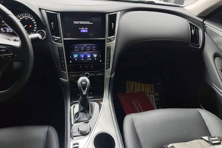 Used Infiniti Q50L 2018 2.0T Enjoyment Version China VI Standard Audio And AC Panel