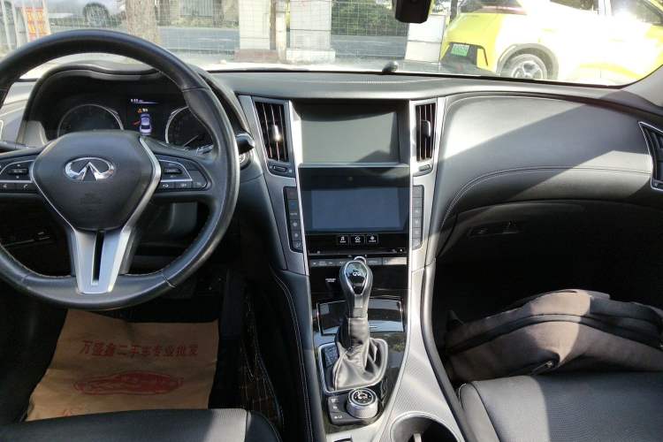 Used Infiniti Q50L 2018 2.0T Enjoyment Version China VI Standard Audio And AC Panel