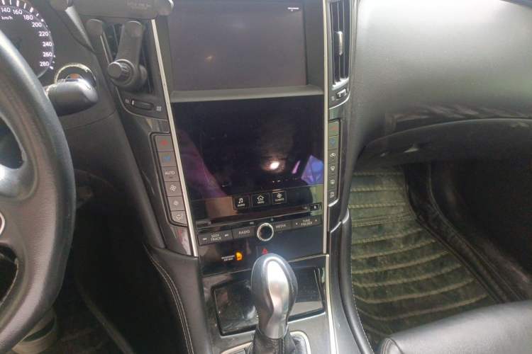 Used Infiniti Q50L 2018 2.0T Enjoyment Edition China V standard Audio And AC Panel