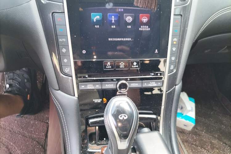 Used Infiniti Q50L 2018 2.0T Comfort Edition China VI Standard Audio And AC Panel