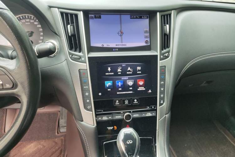 Used Infiniti Q50L 2018 2.0T Enjoyment Version China VI Standard Audio And AC Panel