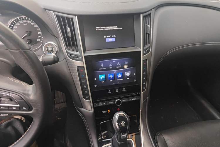 Used Infiniti Q50L 2018 2.0T Enjoyment Version China VI Standard Audio And AC Panel