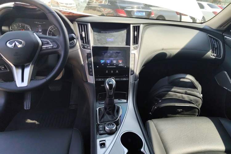 Used Infiniti Q50L 2018 2.0T Enjoyment Version China VI Standard Audio And AC Panel