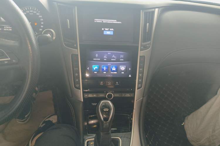 Used Infiniti Q50L 2018 2.0T Enjoyment Version China VI Standard Audio And AC Panel