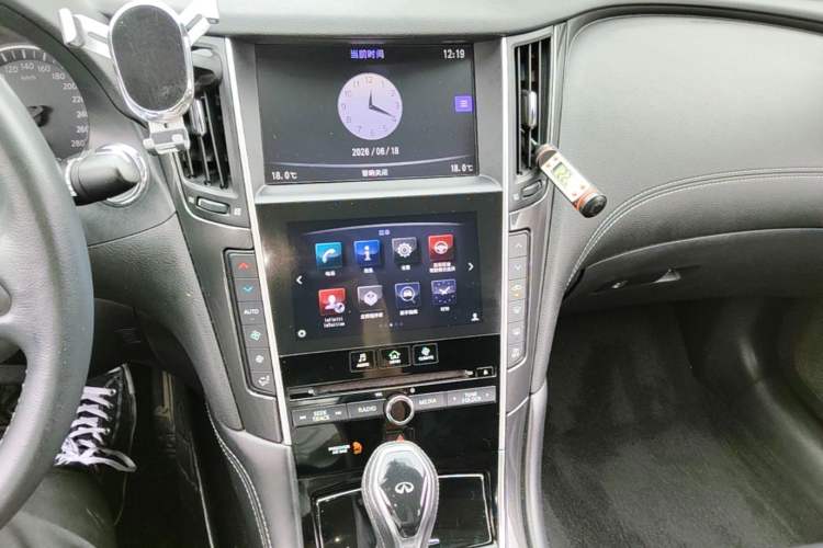 Used Infiniti Q50L 2018 2.0T Comfort Edition China V Standard Audio And AC Panel