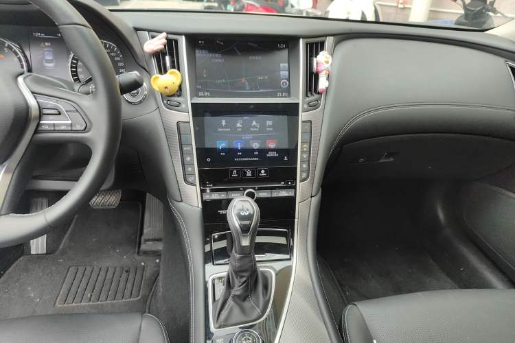 Used Infiniti Q50L 2018 2.0T Enjoyment Version China VI Standard Audio And AC Panel