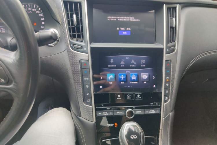 Used Infiniti Q50L 2018 2.0T Enjoyment Version China V Standard Audio And AC Panel