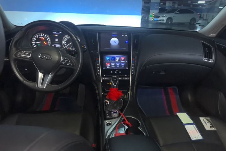 Used Infiniti Q50L 2018 2.0T Comfort Edition China VI Standard Center Console