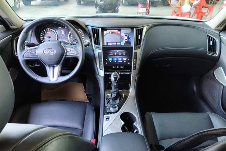 Used Infiniti Q50L 2018 2.0T Enjoyment Edition China V standard Center Console
