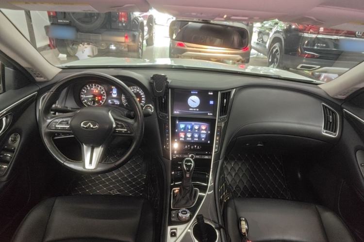Used Infiniti Q50L 2018 2.0T Comfort Edition China VI Standard Center Console
