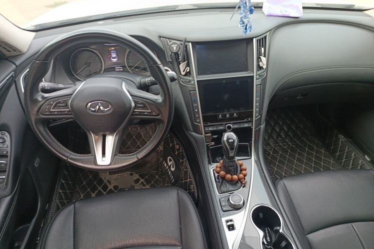 Used Infiniti Q50L 2018 2.0T Comfort Edition China VI Standard Center Console