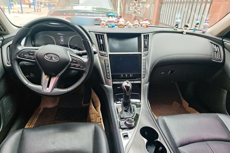 Used Infiniti Q50L 2018 2.0T Enjoyment Version China V Standard Center Console