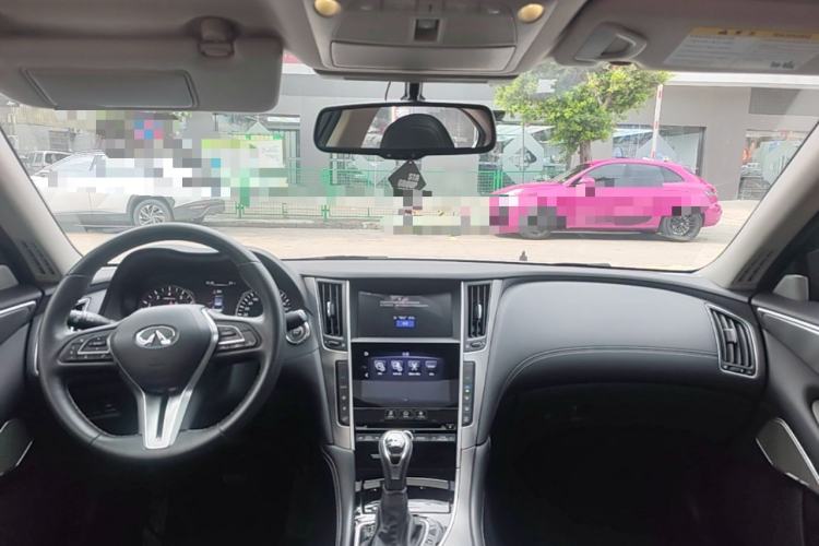 Used Infiniti Q50L 2018 2.0T Enjoyment Version China VI Standard Center Console