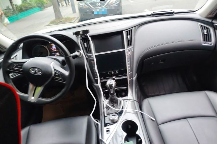 Used Infiniti Q50L 2018 2.0T Comfort Edition China VI Standard Center Console