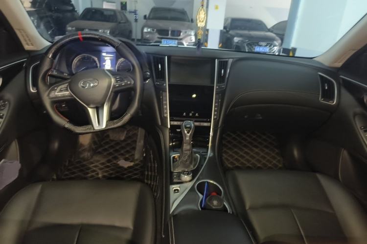 Used Infiniti Q50L 2018 2.0T Comfort Edition China VI Standard Center Console