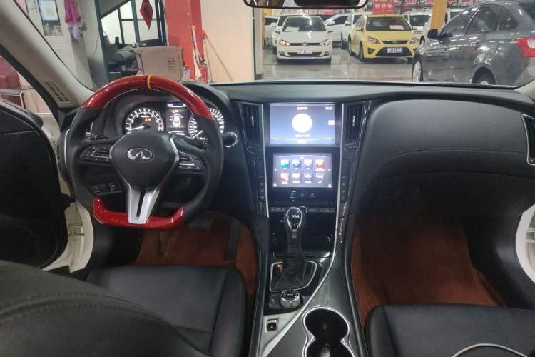 Used Infiniti Q50L 2018 2.0T Comfort Edition China VI Standard Center Console