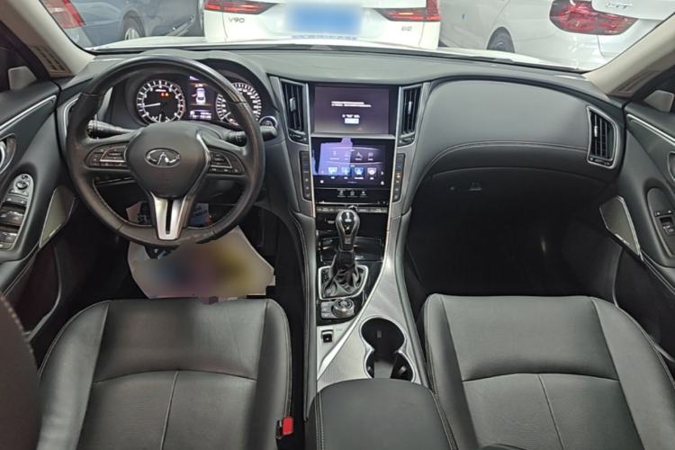 Used Infiniti Q50L 2018 2.0T Enjoyment Edition China V standard Center Console