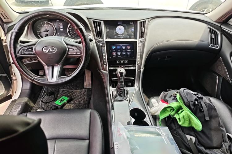 Used Infiniti Q50L 2018 2.0T Comfort Edition China V Standard Center Console