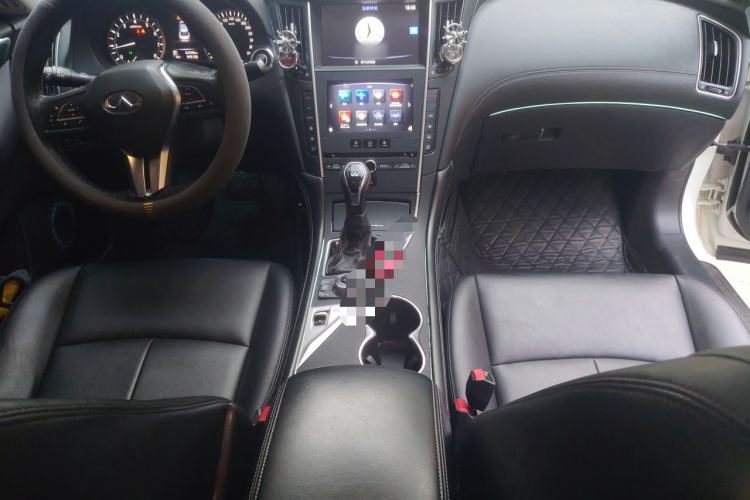 Used Infiniti Q50L 2018 2.0T Comfort Edition China VI Standard Center Console