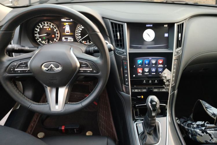 Used Infiniti Q50L 2018 2.0T Comfort Edition China VI Standard Center Console