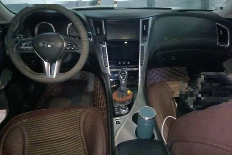 Used Infiniti Q50L 2018 2.0T Enjoyment Version China V Standard Center Console