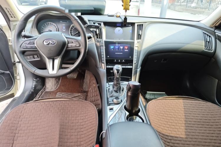 Used Infiniti Q50L 2018 2.0T Comfort Edition China VI Standard Center Console