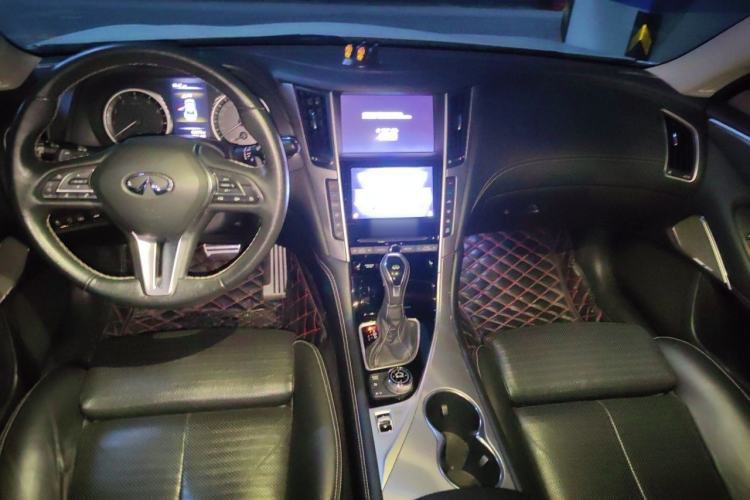 Used Infiniti Q50L 2018 2.0T Elite Sport Version China VI Standard Center Console
