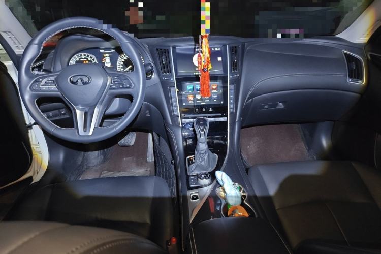 Used Infiniti Q50L 2018 2.0T Comfort Edition China VI Standard Center Console
