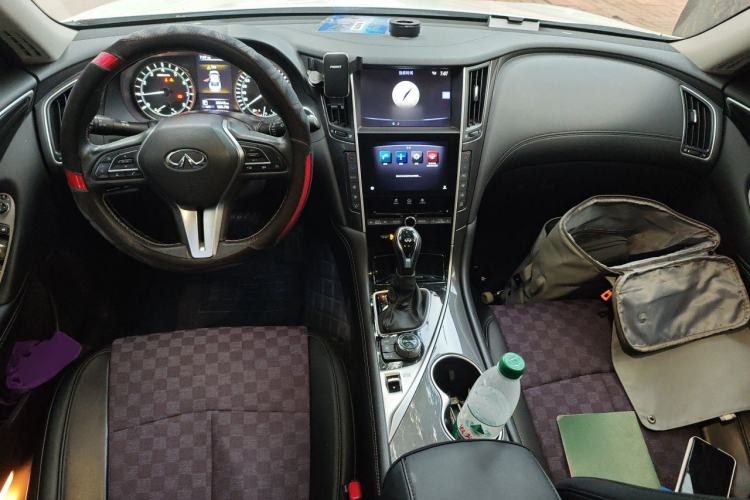 Used Infiniti Q50L 2018 2.0T Comfort Edition China VI Standard Center Console