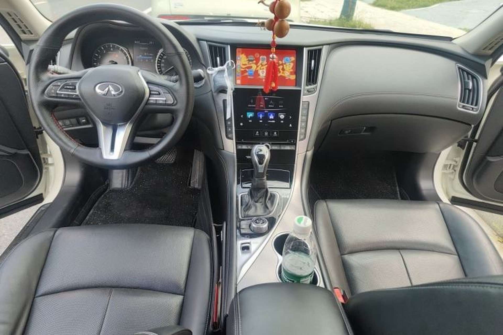 Used Infiniti Q50L 2018 2.0T Enjoyment Version China V Standard Center Console