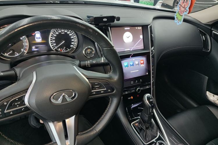 Used Infiniti Q50L 2018 2.0T Comfort Edition China V Standard Center Console