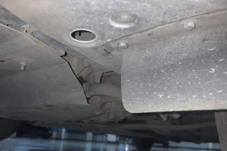 Used Infiniti Q50L 2018 2.0T Comfort Edition China VI Standard Chassis Front Left