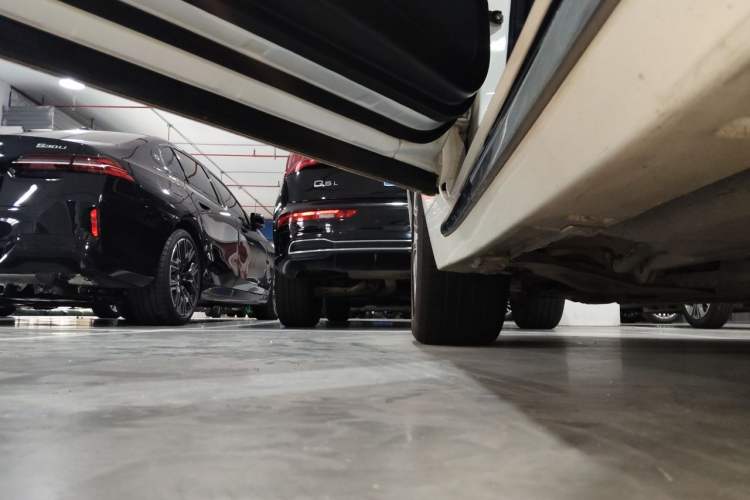 Used Infiniti Q50L 2018 2.0T Enjoyment Version China VI Standard Chassis Front Left