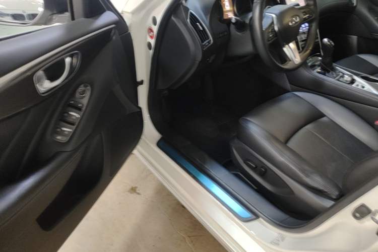 Used Infiniti Q50L 2018 2.0T Comfort Edition China VI Standard Driver Seat