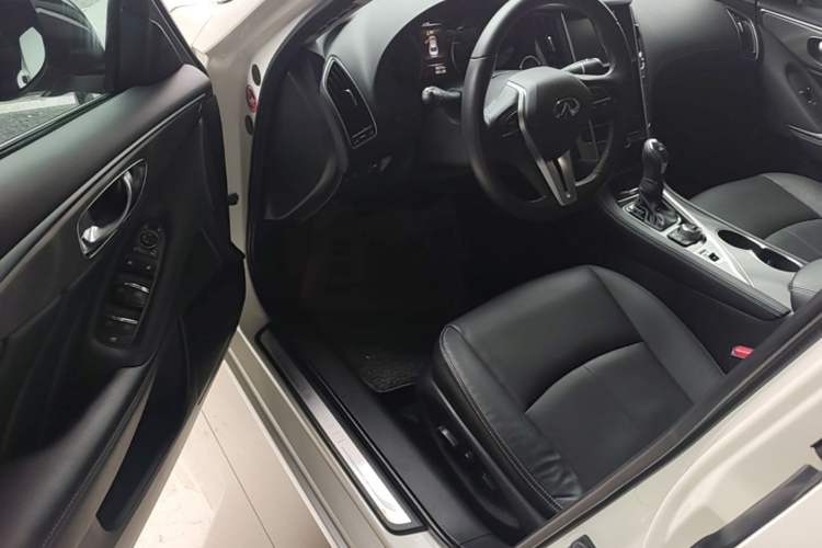 Used Infiniti Q50L 2018 2.0T Enjoyment Version China VI Standard Driver Seat