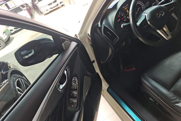 Used Infiniti Q50L 2018 2.0T Enjoyment Version China VI Standard Driver Seat