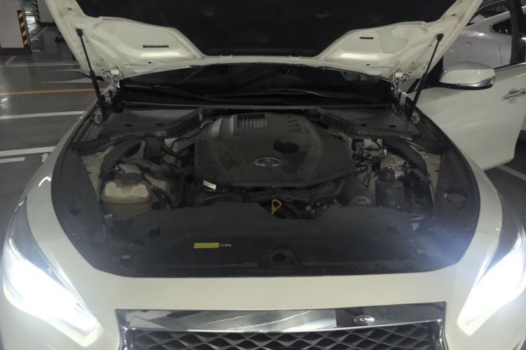 Used Infiniti Q50L 2018 2.0T Comfort Edition China VI Standard Engine Bay
