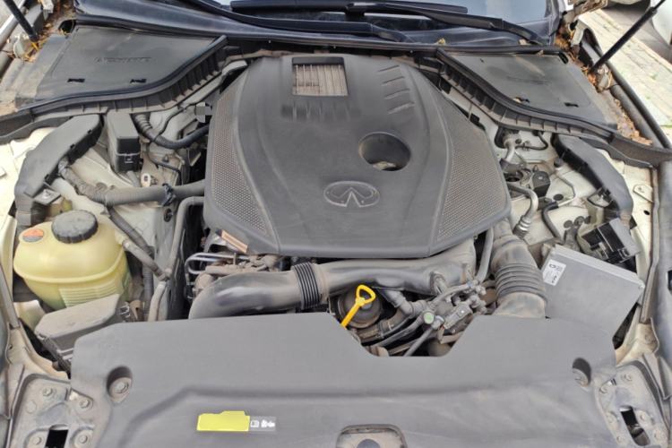 Used Infiniti Q50L 2018 2.0T Elite Sport Version China VI Standard Engine Bay