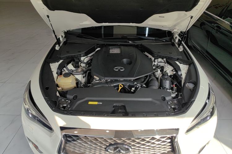 Used Infiniti Q50L 2018 2.0T Enjoyment Version China VI Standard Engine Bay