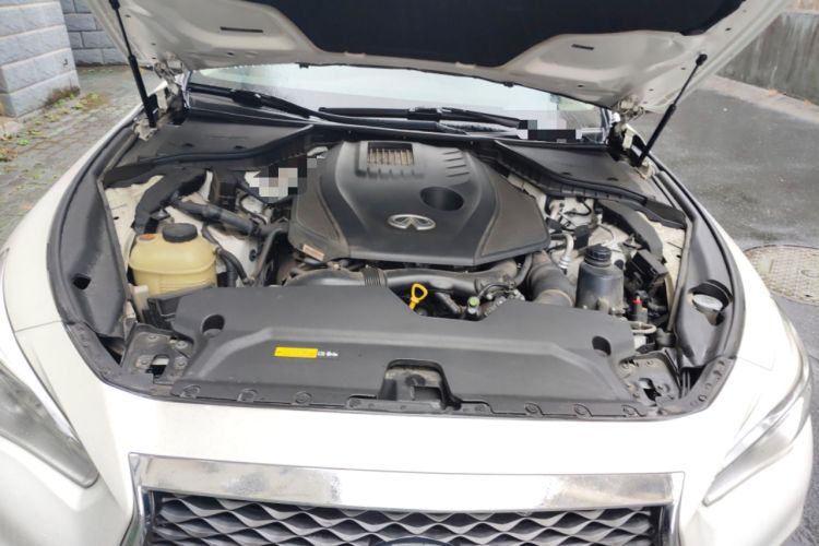 Used Infiniti Q50L 2018 2.0T Comfort Edition China VI Standard Engine Bay