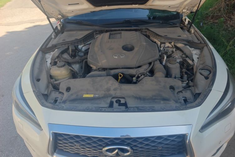 Used Infiniti Q50L 2018 2.0T Enjoyment Version China VI Standard Engine Bay