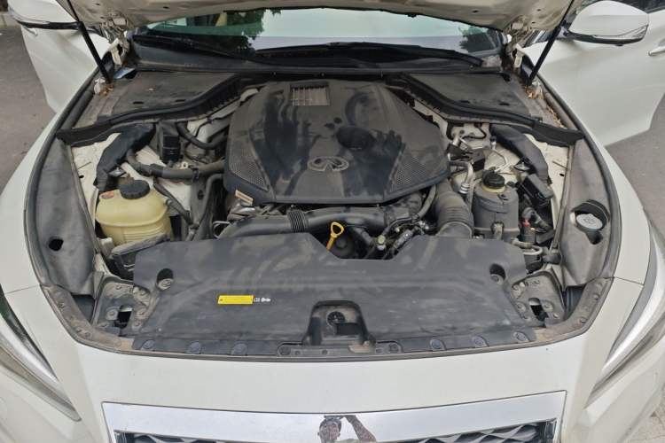 Used Infiniti Q50L 2018 2.0T Enjoyment Edition China V standard Engine Bay