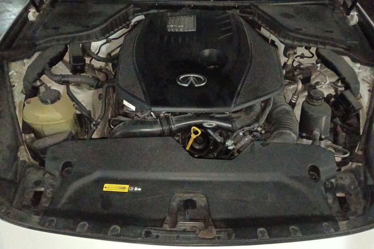 Used Infiniti Q50L 2018 2.0T Enjoyment Version China VI Standard Engine Bay