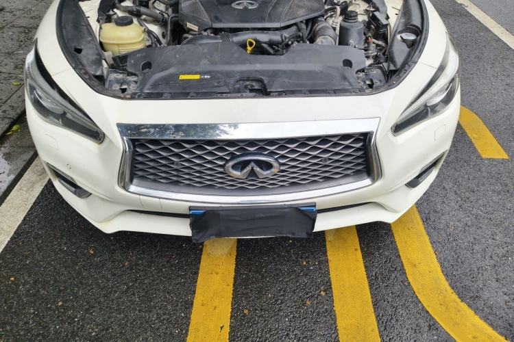 Used Infiniti Q50L 2018 2.0T Enjoyment Version China VI Standard Engine Bay