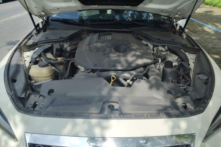 Used Infiniti Q50L 2018 2.0T Enjoyment Version China VI Standard Engine Bay