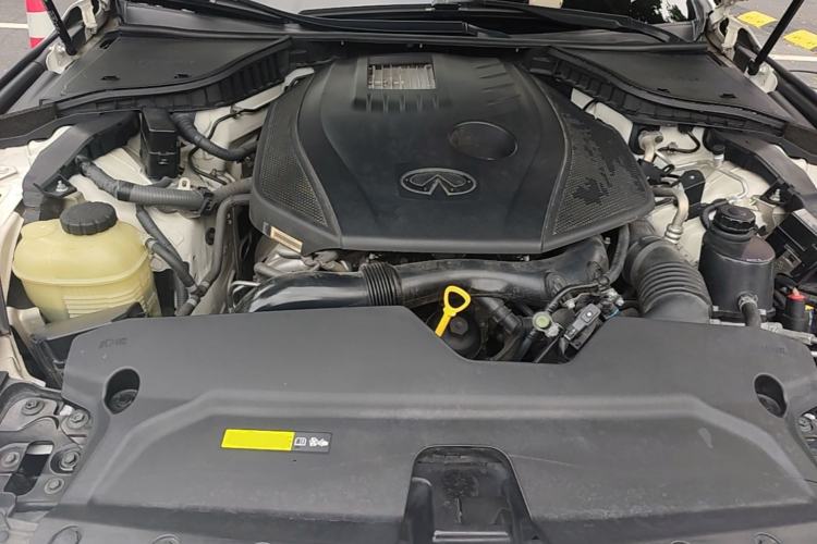 Used Infiniti Q50L 2018 2.0T Enjoyment Version China VI Standard Engine Bay