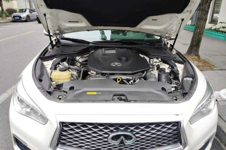 Used Infiniti Q50L 2018 2.0T Comfort Edition China VI Standard Engine Bay