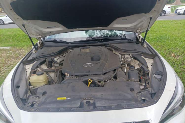 Used Infiniti Q50L 2018 2.0T Enjoyment Version China VI Standard Engine Bay