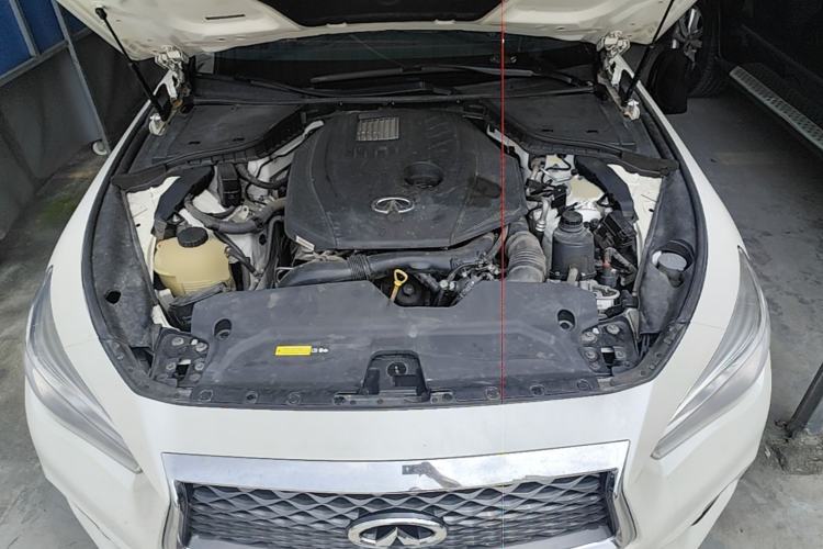 Used Infiniti Q50L 2018 2.0T Comfort Edition China VI Standard Engine Bay