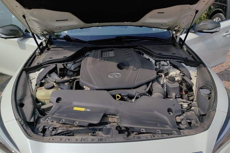 Used Infiniti Q50L 2018 2.0T Enjoyment Edition China V standard Engine Bay
